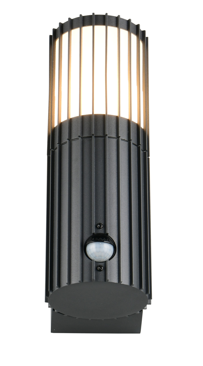 Moderne schwarze Außenwandleuchte mit vertikalen Streben und integriertem Bewegungsmelder, frontal abgebildet.