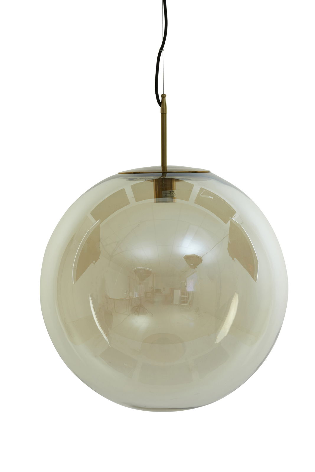 Hängeleuchte mit kugelförmigem, transparentem Schirm aus Glas, von vorne betrachtet.