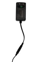 Schwarzes Netzteil mit Kabel, Ansicht von oben