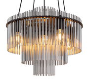 Moderne Hängeleuchte GORLEY mit vertikalen Metallstäben und warmem Licht, seitliche Perspektive