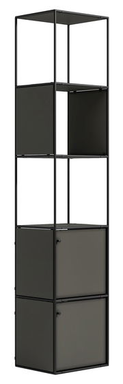 Hohes, modernes Aktenregal mit schwarzem Metallrahmen und dunklen Fächern, seitliche Perspektive.