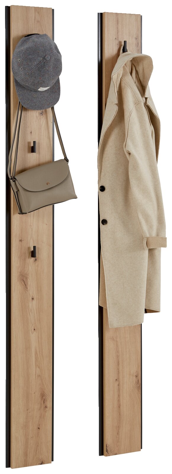 Voleo Garderobenpaneel-Set Zwei Garderobenpaneele aus Holz mit schwarzem Rand, eines mit Hut und Tasche, das andere mit Mantel, seitliche Perspektive.