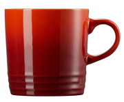 Kirschroter Becher mit Henkel, seitliche Perspektive