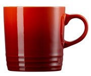 Kirschroter Becher mit Henkel, seitliche Perspektive