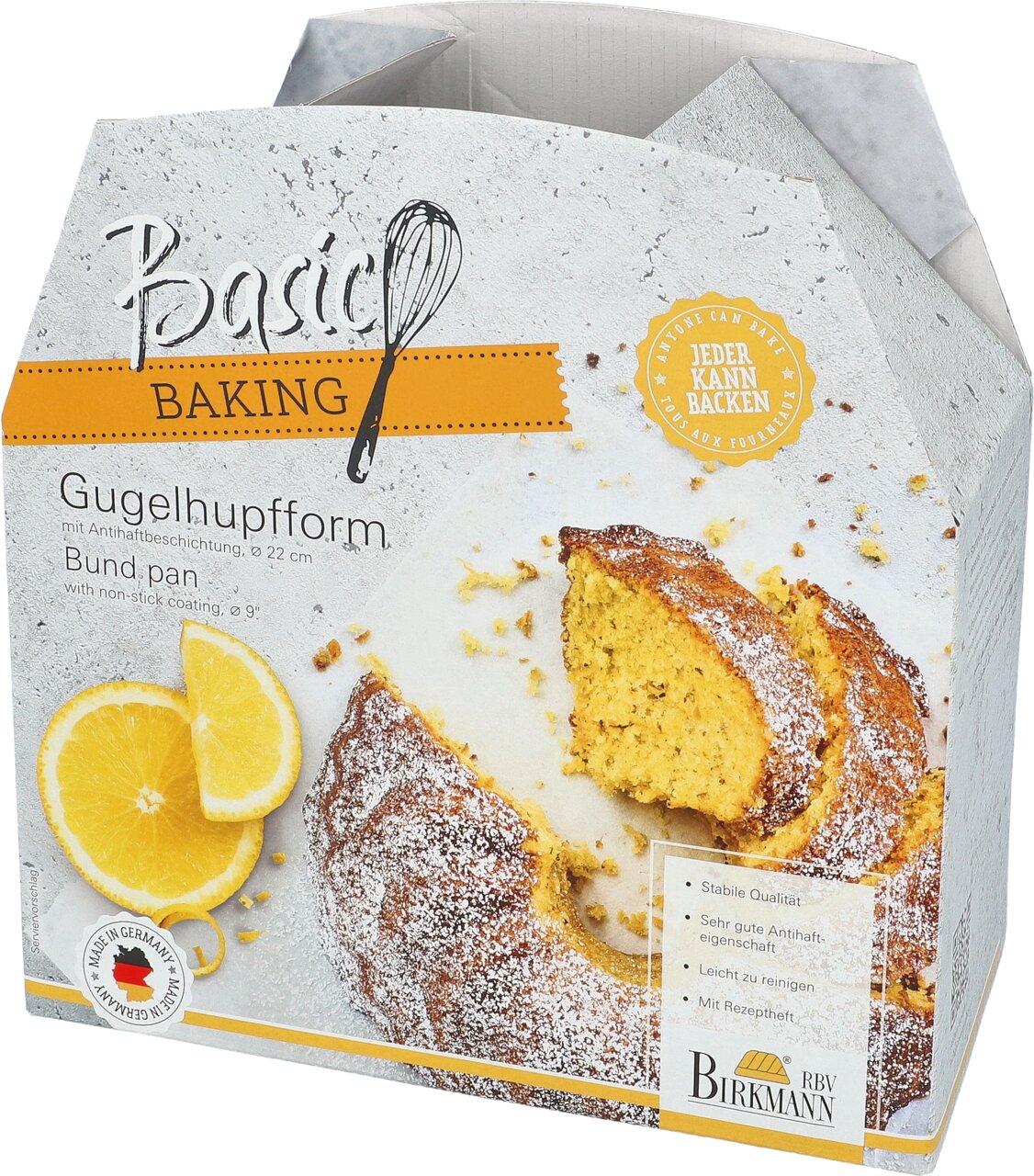 Verpackung einer Gugelhupfform mit einem Bild eines gebackenen Gugelhupfs, dekoriert mit Puderzucker und Zitronenscheiben, aus schräger Perspektive.