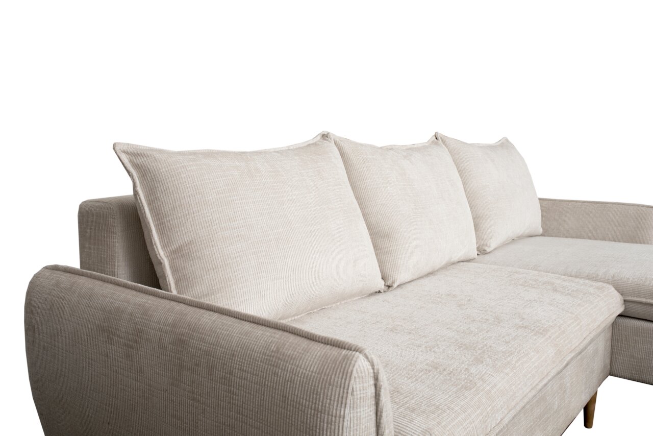 Beige hoekbank met zachte kussens, zijaanzicht