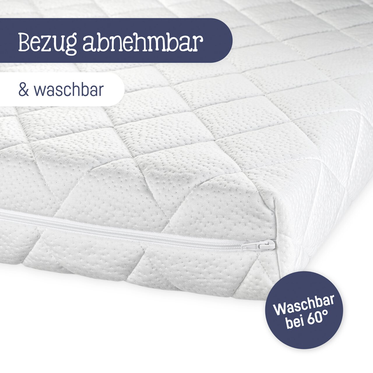 Zöllner Matras Classic Comfort Nahaufnahme einer Matratze mit abnehmbarem und waschbarem Bezug, perspektivisch von der Seite mit sichtbarem Reißverschluss.