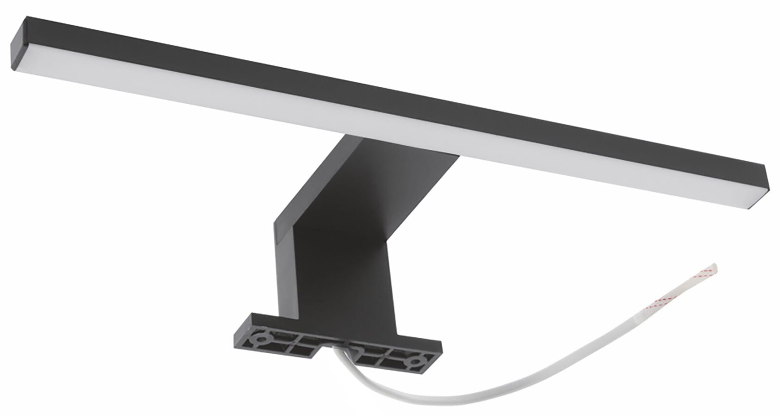 Schwarze, lineare LED-Spiegelleuchte/Badlampe mit opaler Abdeckung und Montagefuß, Produktansicht in schräger Perspektive von unten auf weißem Hintergrund