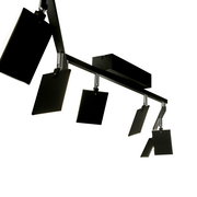 Moderne Deckenleuchte PURE-MIRA mit mehreren rechteckigen, verstellbaren Leuchtelementen in schwarzem Design, seitliche Perspektive.