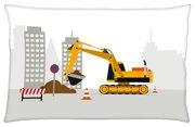Kissenbezug mit Baustellenmotiv, zeigt einen gelben Bagger auf einer Baustelle mit Hochhäusern im Hintergrund, aus seitlicher Perspektive.