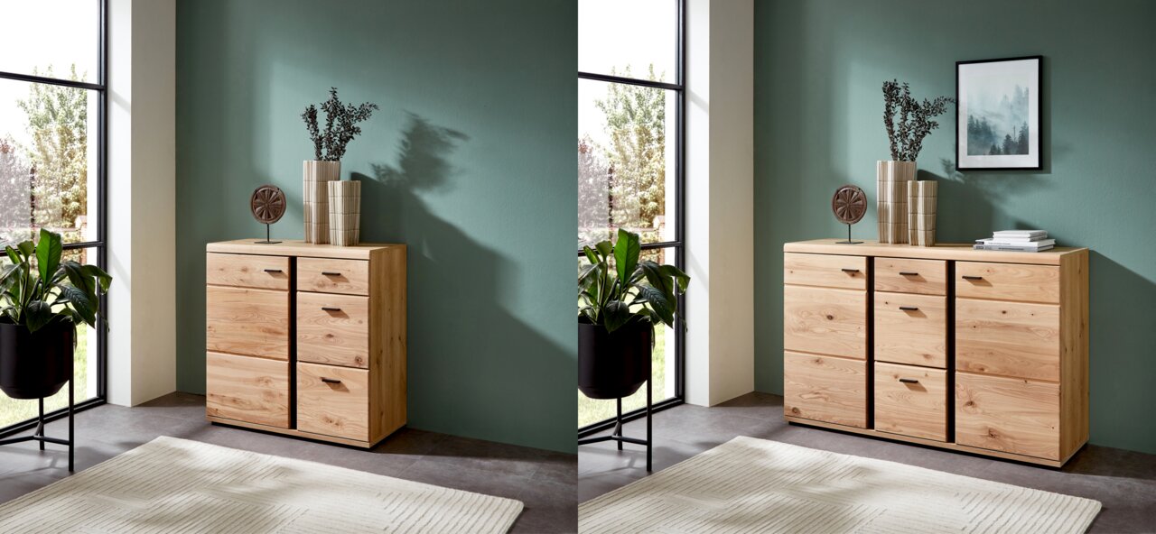 Zwei Ansichten eines modernen Holz-Sideboards in einem stilvoll eingerichteten Raum mit grüner Wand und großen Fenstern, aus der Perspektive von vorne.