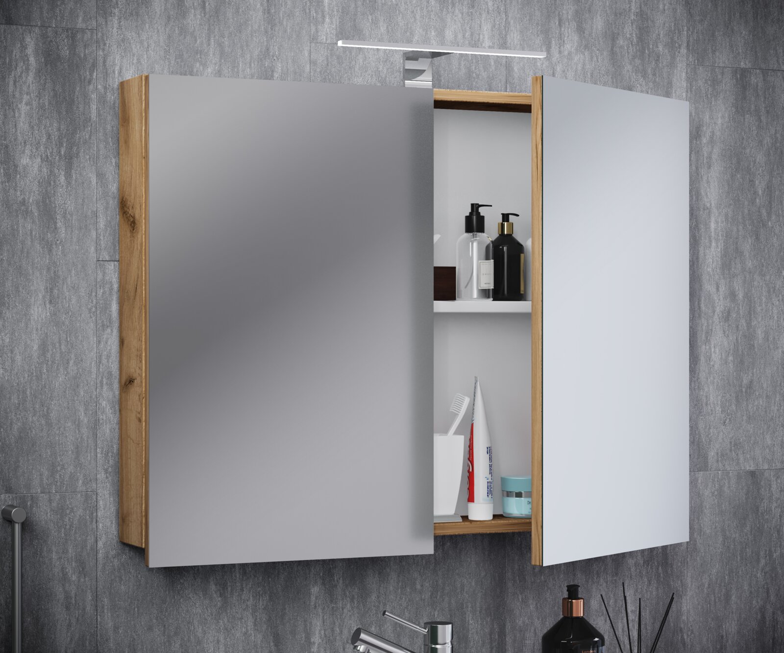 VCM LED-Spiegelschrank BADINOS Badezimmer-Spiegelschrank mit Holzrahmen und zwei geöffneten Spiegeltüren, innen Ablagefächer mit Pflegeprodukten und Zahnbürste, Frontansicht leicht schräg von rechts