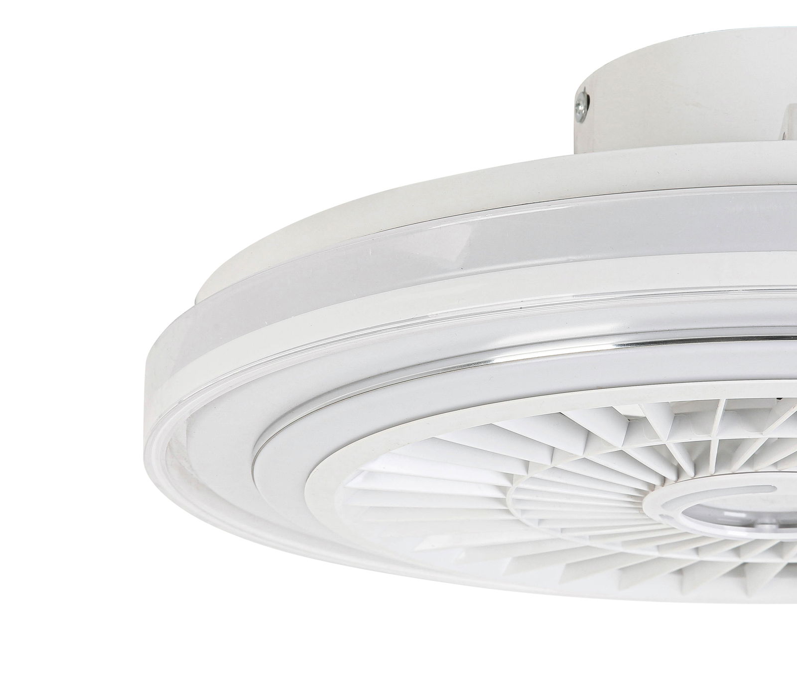 Moderner Deckenventilator in Nahaufnahme von unten, mit weißem Gehäuse und stilvollem Design.