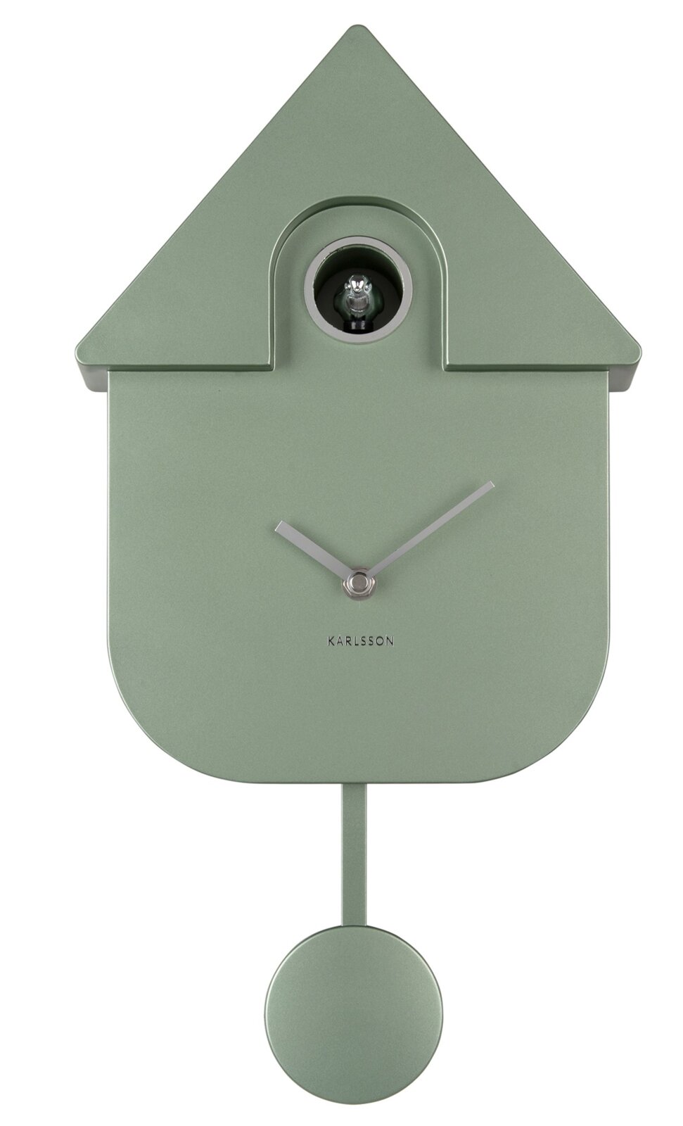 Moderne groene wandklok in de vorm van een vogelhuisje met slinger, afgebeeld van voren.