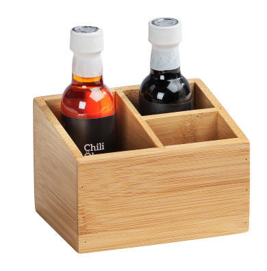 Bambus Organizer mit drei Fächern, gefüllt mit zwei Flaschen, aus einer leicht erhöhten Perspektive.