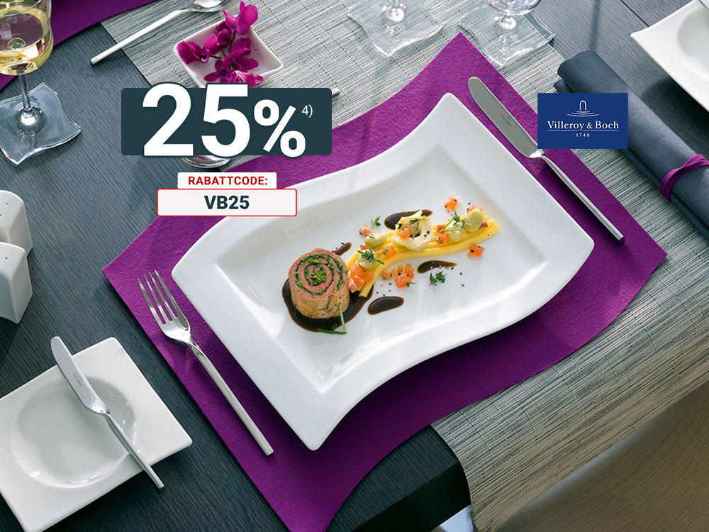 Elegant gedeckter Tisch mit modernem, geschwungenem Teller und feinem Gourmetgericht auf violettem Platzset