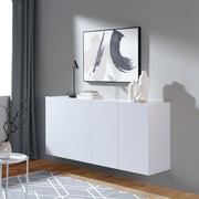 Modernes weißes Hängesideboard in einem stilvoll eingerichteten Raum, seitliche Perspektive