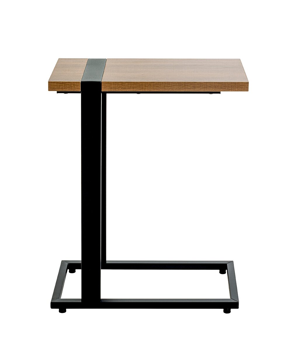 Moderner Beistelltisch mit rechteckiger Holzplatte und schwarzem Metallgestell in C-Form, Seitenansicht vor weißem Hintergrund