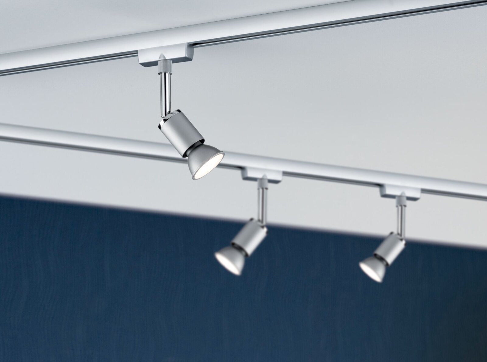 Schienenspot Pure II URAIL von PAULMANN, silberne Deckenleuchte mit drei verstellbaren Spots, seitliche Perspektive