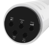 Nahaufnahme der Bedienelemente eines Standventilators mit Tasten für Modus, Power, Geschwindigkeit, Timer und Oszillation.