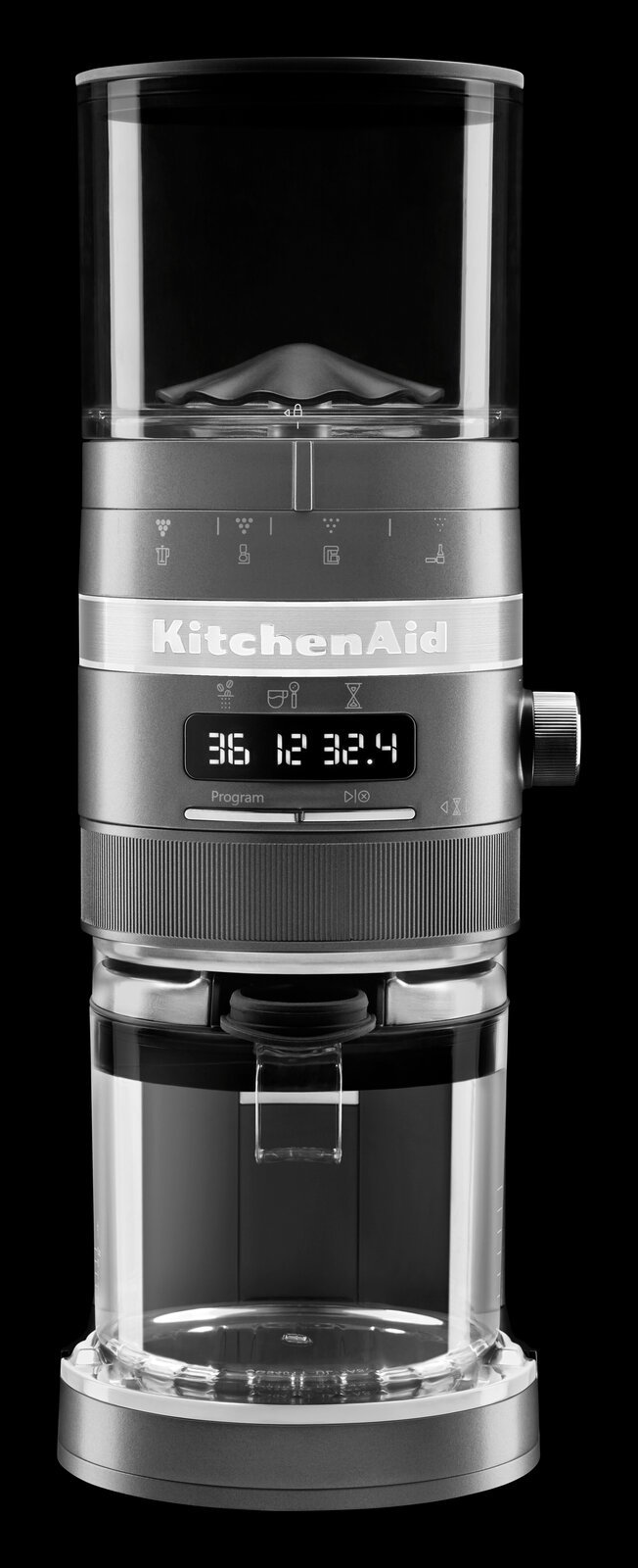 Silberne Kaffeemühle von KitchenAid, frontal abgebildet mit digitalem Display und Einstellknopf.
