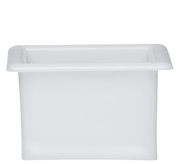 Weiße Kunststoffbox, frontal fotografiert, mit leicht abgerundeten Ecken.