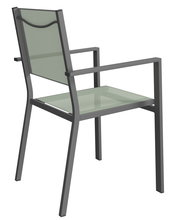 Moderner Stapelsessel aus Metall mit Armlehnen, seitliche Rückansicht