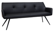 Schwarze Bank mit modernem Design, schräg von vorne fotografiert, mit gepolsterter Rückenlehne und schrägen Metallbeinen.
