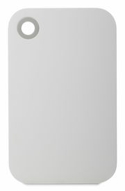 Weißes Frühstücksbrettchen mit abgerundeten Ecken und Loch, aus der Vogelperspektive fotografiert.