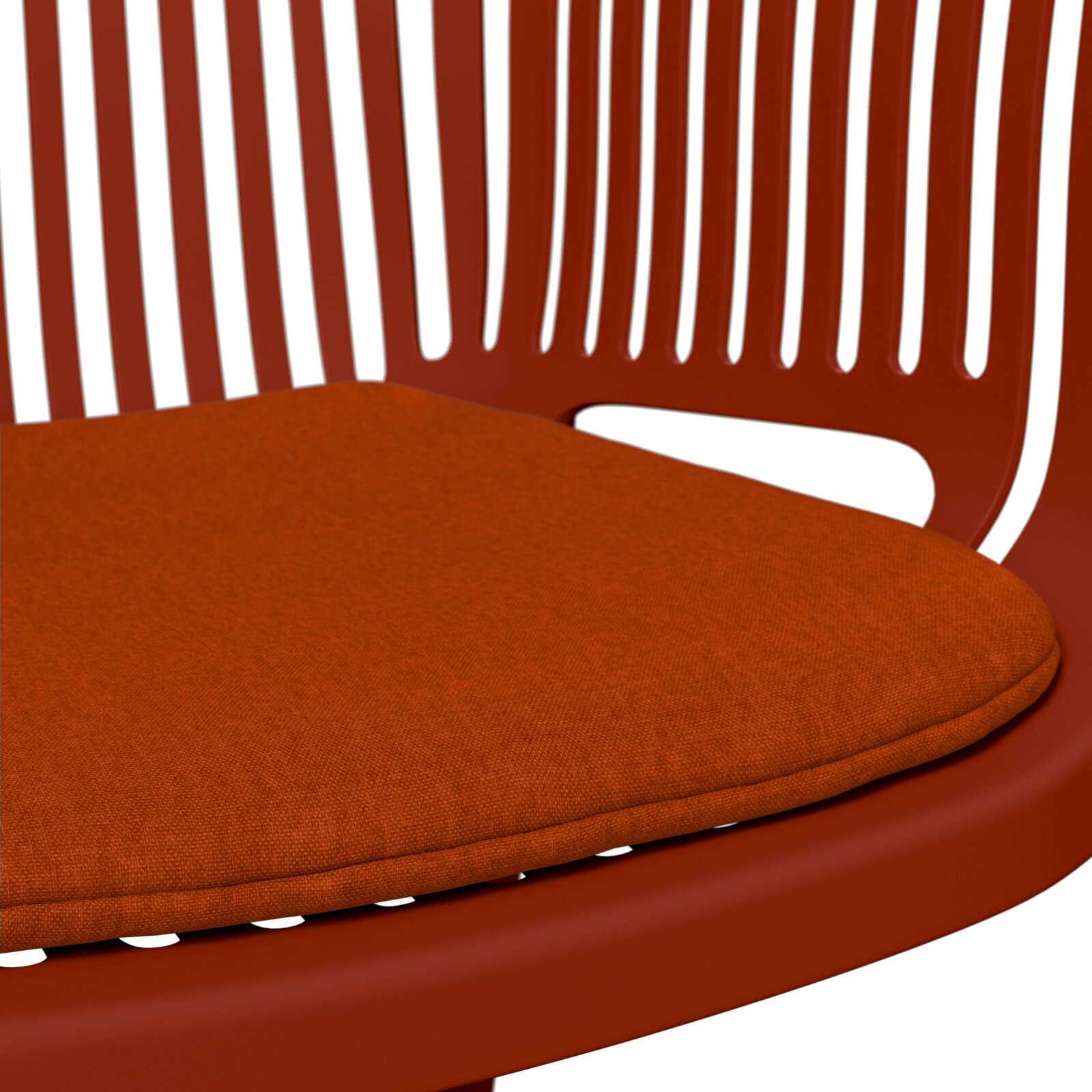 Nahaufnahme eines roten Stapelsessels mit gepolstertem Sitzkissen, seitliche Perspektive