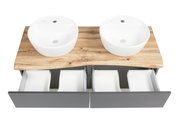 Set met dubbele wastafel met twee ronde, witte wasbakken op een houten blad en twee open lades, gezien van bovenaf