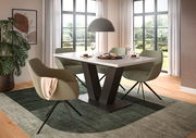 Moderner Esstisch mit V-förmigem Gestell in einem stilvollen Esszimmer, seitliche Perspektive.