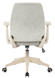 Rückansicht eines ergonomischen Bürostuhls mit hellgrau meliertem Stoffbezug, beigen Armlehnen und beigem Drehkreuz mit Rollen auf weißem Hintergrund