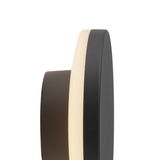 Seitenansicht der Wandleuchte PUNTUA mit modernem, rundem Design und sanfter Beleuchtung.