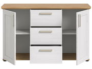 Weißes Sideboard mit drei Schubladen und zwei offenen Türen, Ansicht von vorne