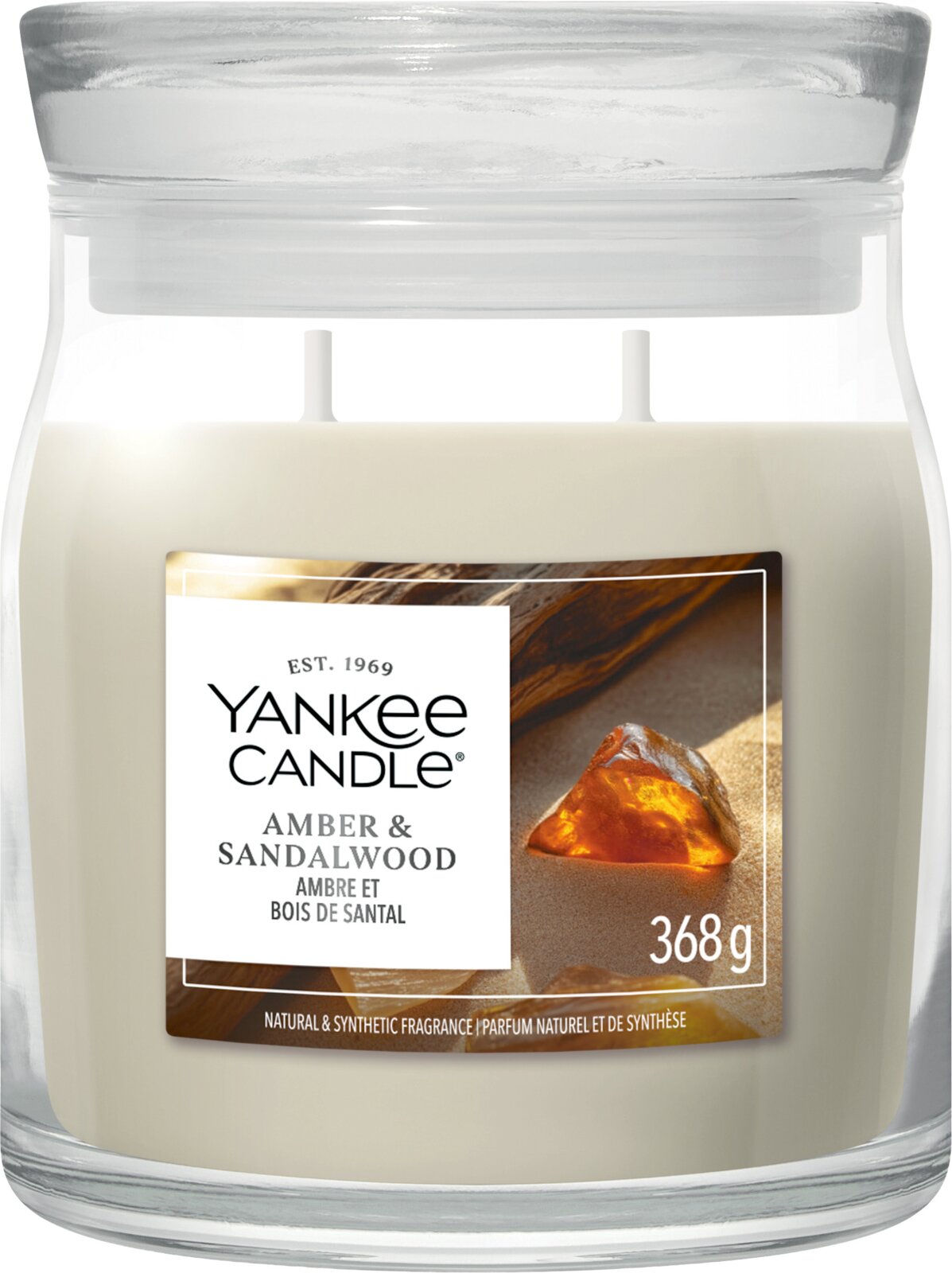 Yankee Candle Duftkerze Amber & Sandalwood mit zwei Dochten und 368 g im transparenten Glas mit Glasdeckel, frontal vor weißem Hintergrund dargestellt