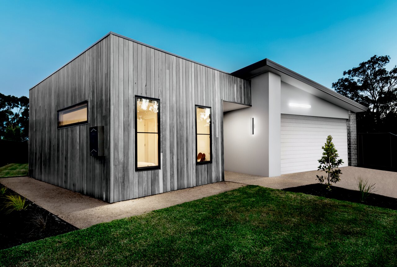 Moderne LED-Außenwandleuchte an der Fassade eines zeitgenössischen Hauses, seitliche Perspektive.