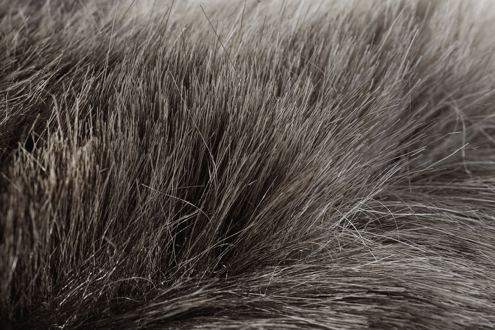 Andiamo Rentier Kunstfell 90 rund FELLE Nahaufnahme von Rentier Kunstfell mit weicher, dichter Struktur in natürlicher Farbgebung.