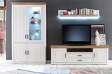 Moderne Wandkombination in heller Holzoptik mit Vitrine, TV-Schrank und Wandregal, frontal betrachtet.