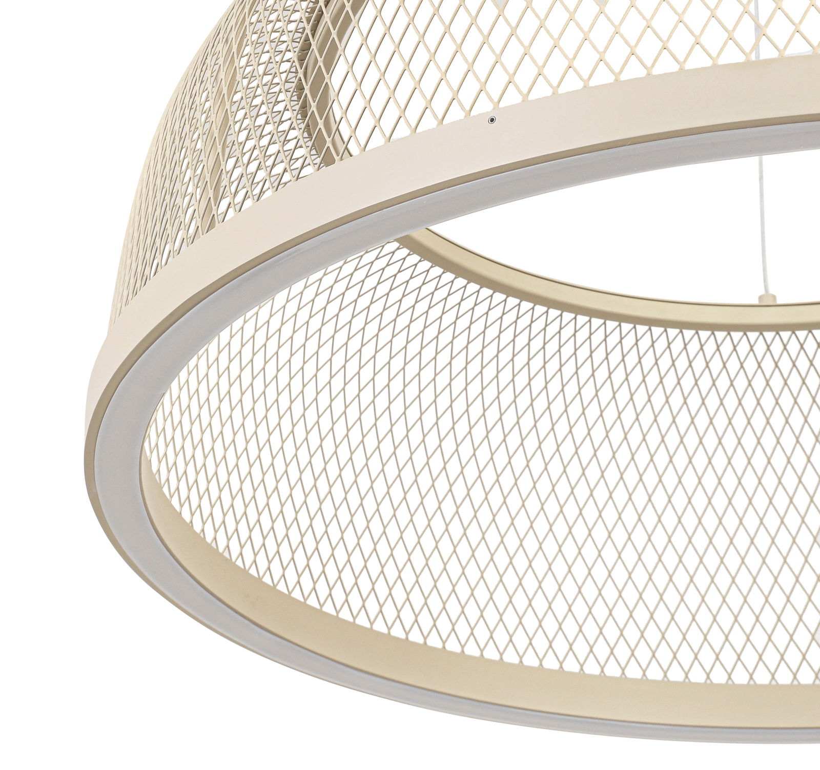 Nahaufnahme einer modernen LED-Hängeleuchte mit einem eleganten, gitterartigen Design in seitlicher Perspektive.