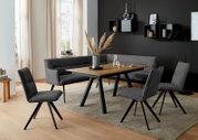 Moderner Esstisch mit Holzplatte und schwarzen Metallbeinen, umgeben von grauen Stühlen und einer Eckbank, in einem stilvoll eingerichteten Esszimmer mit Blick auf die Tischoberfläche.
