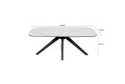 Moderner Couchtisch mit weißer Marmoroptik-Oberfläche und schwarzen Metallbeinen, seitliche Perspektive.