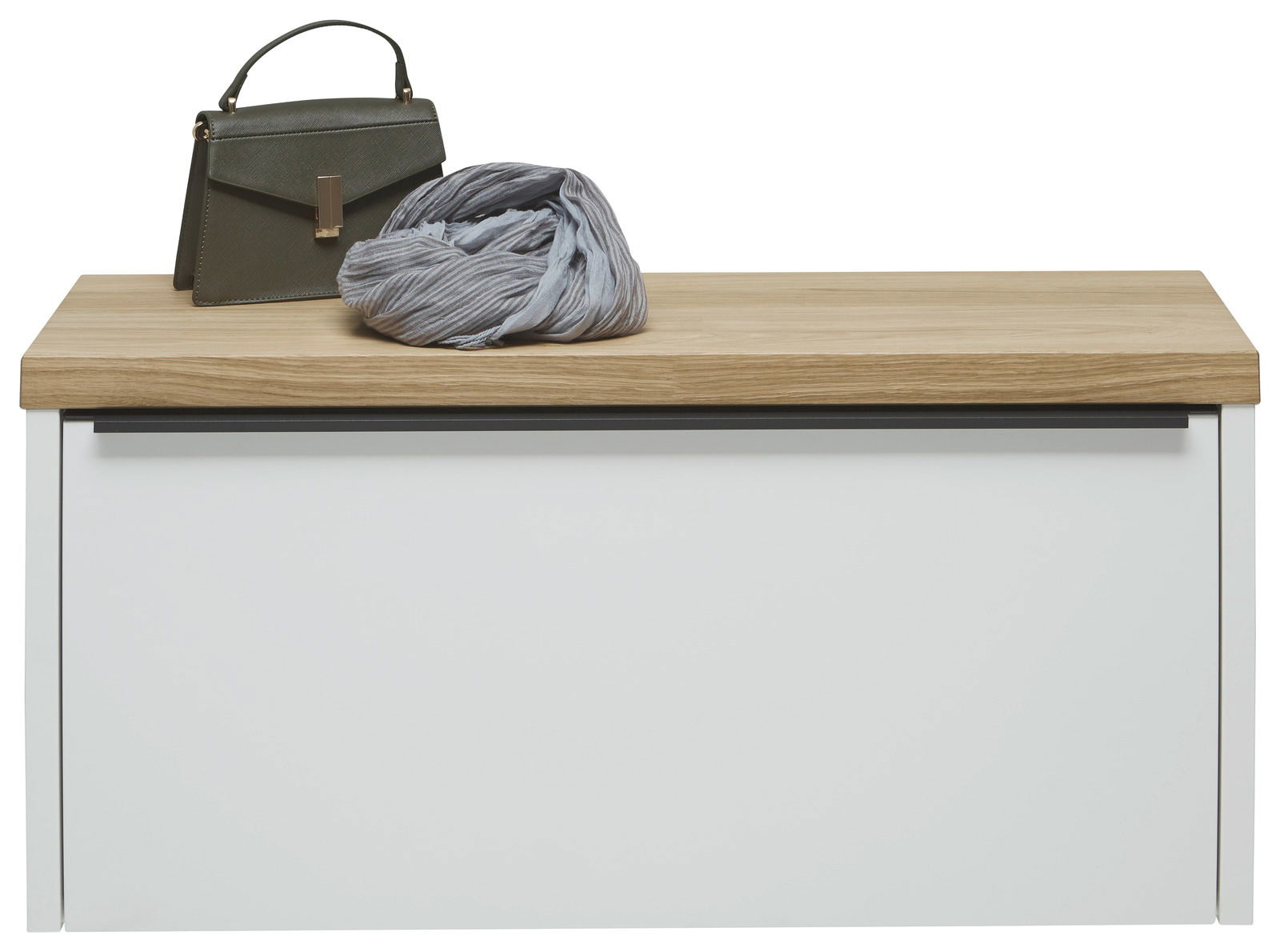 Hängeunterschrank mit weißer Front und Holzoberfläche, darauf eine graue Tasche und ein Schal, Frontalansicht