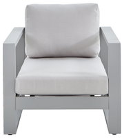 Moderner Lounge-Sessel mit grauem Metallrahmen und hellgrauen Kissen, Frontalansicht