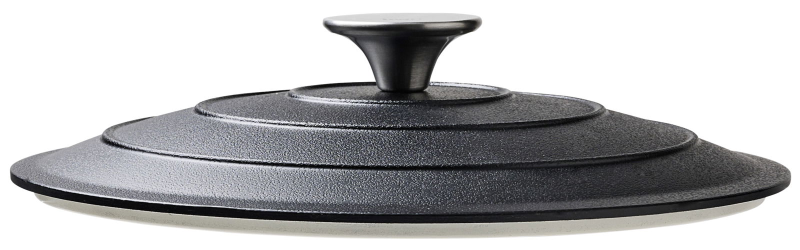 Schwarzer Kochtopfdeckel aus Gusseisen mit Griff, seitliche Perspektive