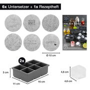 Set aus 6 runden Untersetzern mit verschiedenen Designs und 2 rechteckigen Eiswürfelformen, perspektivisch von oben fotografiert.
