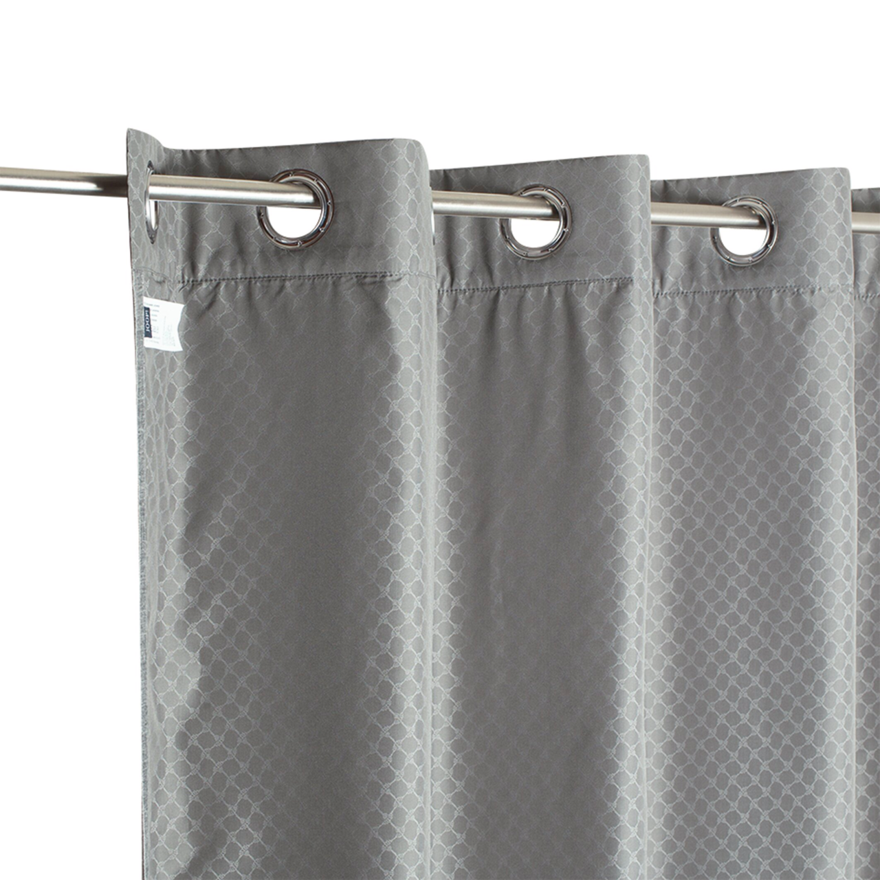 Grauer Ösenvorhang mit geometrischem Muster, seitliche Perspektive