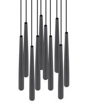Moderne Pendelleuchte mit mehreren schwarzen, konischen Lampenschirmen, von oben betrachtet.