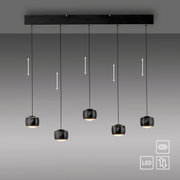 Moderne hanglamp met vijf zwarte, bolvormige lampenkappen die aan een rechthoekige plafondbevestiging hangen. Vooraanzicht.