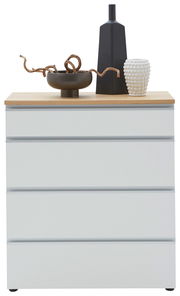 Frontansicht einer modernen Schubkastenkommode mit drei Schubladen, dekoriert mit einer schwarzen Vase, einer weißen strukturierten Vase und einer Schale mit Zweigen auf der Holzoberfläche.